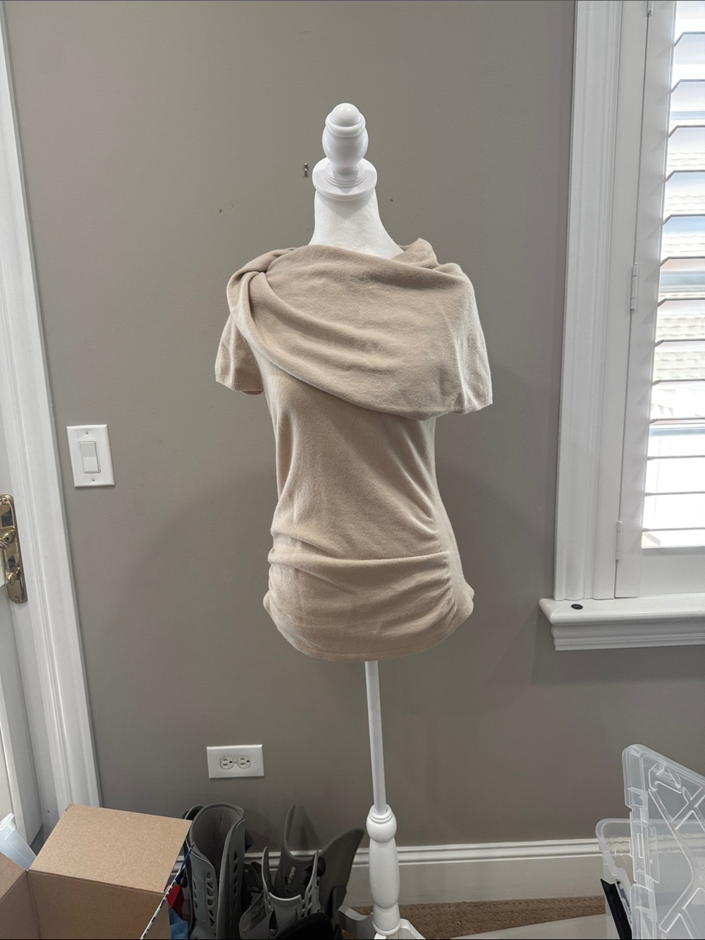 Elie Tahari 100% cashmere taupe Off-Shoulder short sleeved Draped Sweater